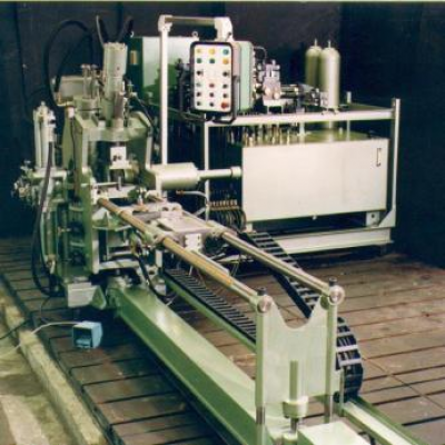 Eye forming machine